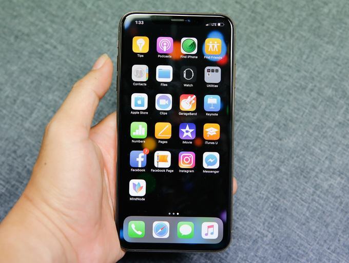 Mở hộp iPhone Xs Max đầu tiên tại Việt Nam