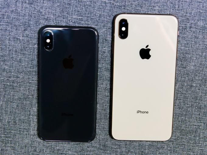 Mở hộp iPhone Xs Max đầu tiên tại Việt Nam