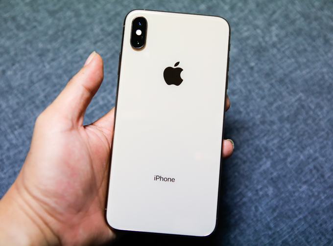 Mở hộp iPhone Xs Max đầu tiên tại Việt Nam