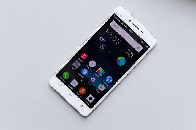 Mở hộp smartphone Android RAM 4 GB giá 7,5 triệu đồng