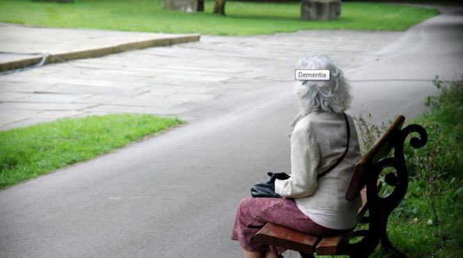 Số người bị chứng mất trí nhớ gia tăng sẽ là gánh nặng đối với hệ thống y tế và khiến xã hội tốn nhiều chi phí - Ảnh: chicagotribune