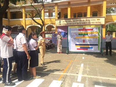 Môn pháp luật phải dạy sinh viên về hợp đồng lao động