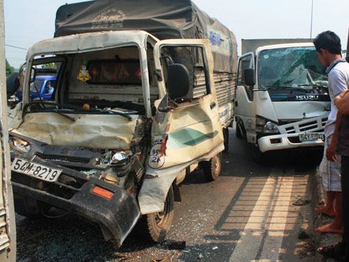 Một cú thắng gấp, 4 ô tô gặp họa