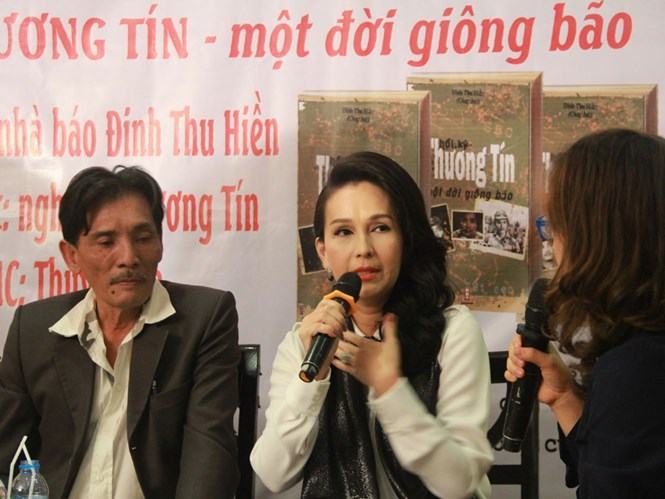 Thương Tín và Diễm My trong buổi ra mắt cuốn hồi ký tại Hà Nội	- Ảnh: Ngọc An