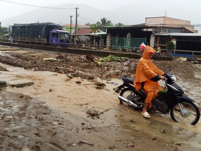 Một đợt lũ khẩn cấp xuất hiện trên diện rộng ở miền Trung