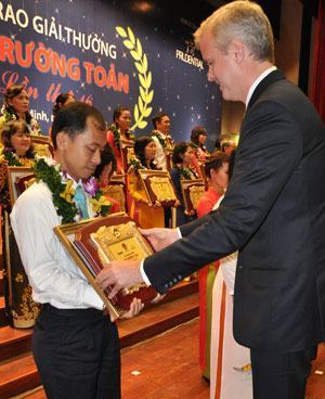 Một giảng viên Trường CĐ Kinh tế – Kỹ thuật Phú Lâm được trao giải Võ Trường Toản 2013