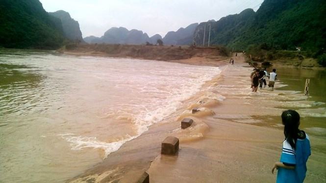 Hiện trường ngầm tràn nơi xảy ra vụ việc đáng tiếc /// Ảnh: Phạm Dương