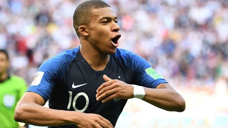 Một năm trước, De Bruyne chẳng biết Mbappe là ai