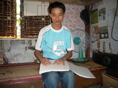 Một sinh viên cần tiếp sức cái chữ