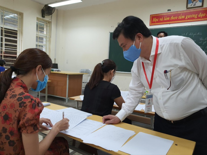 Kiểm tra công tác chấm thi tại địa phương. Ảnh: Diệp An 