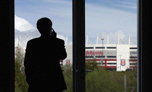 Mourinho chỉ đạo Chelsea từ… khách sạn