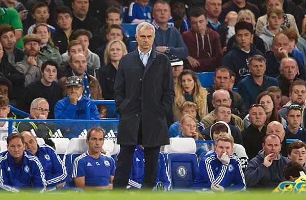 Mourinho không khóc và không bị Abramovich sa thải