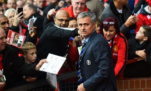 mourinho-man-utd-hay-quen-di-ba-nam-vua-qua