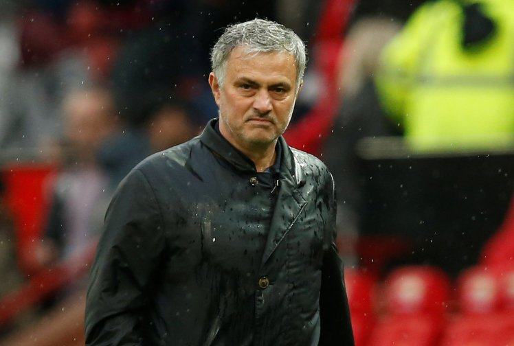 Mourinho ra tối hậu thư cho sao M.U: Ủng hộ hoặc ra đi