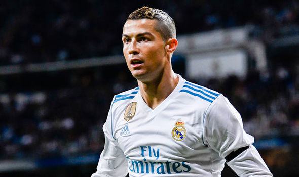 MU bất ngờ tậu sao trẻ Valencia, Ronaldo tuyên bố rời Real