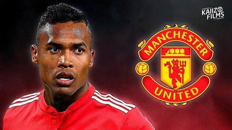 MU bỗng nhiên có Alex Sandro, Ronaldo cân cả Serie A