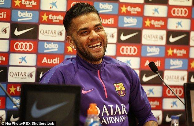M.U dùng lương cao để chiêu dụ Dani Alves