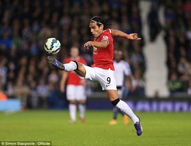 M.U họp khẩn chốt vụ Falcao, vung tiền mua hậu vệ