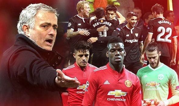 MU làm điều “điên rồ”, Mourinho họp toàn đội