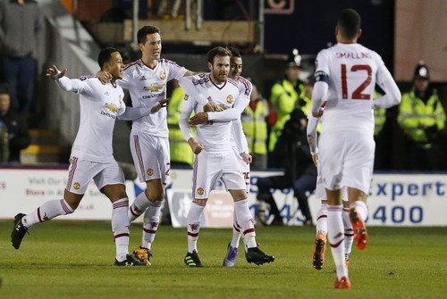 M.U thắng “3 sao”, Van Gaal tạm giữ ghế nóng