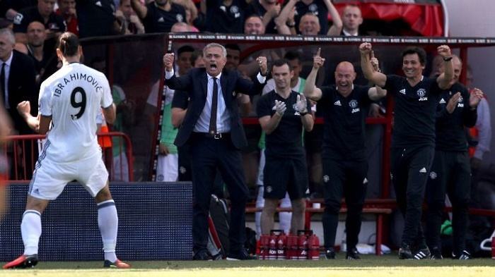 MU thắng to, Mourinho tâng bốc Ibrahimovic hết cỡ
