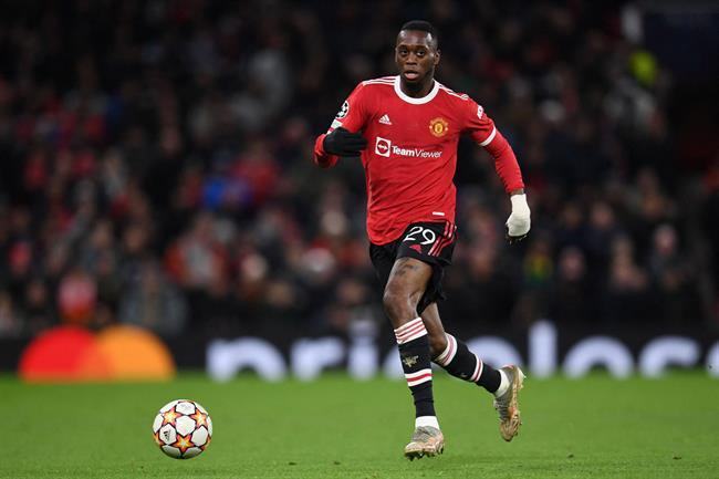 MU “trói chân” Aaron Wan-Bissaka