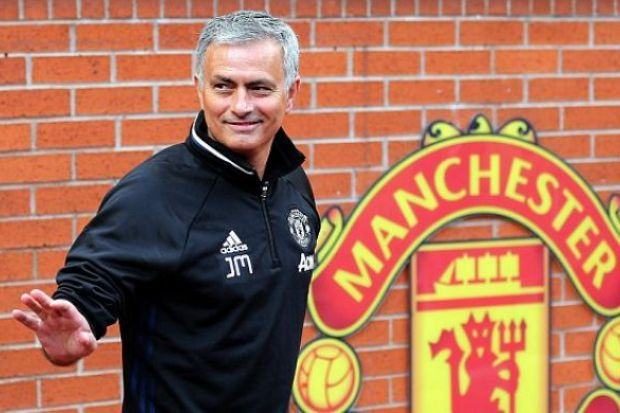 M.U và mục tiêu vô địch: Khó ở… Mourinho!
