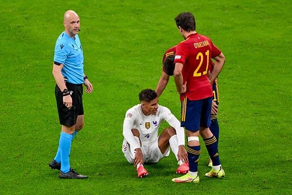 M.U xác nhận Varane chấn thương, chưa rõ ngày trở lại