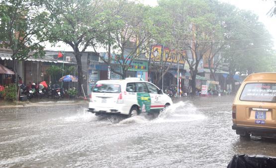 Mưa lớn kéo dài, đề phòng sạt lở