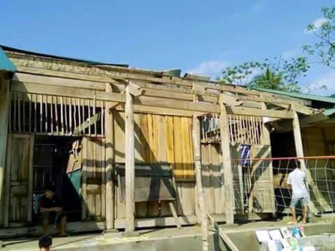 Mưa đá kèm lốc xoáy khiến 50 nhà dân tốc mái, đổ sập