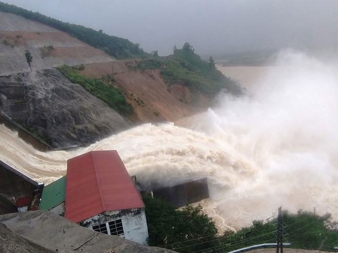Nhà máy thủy điện Hố Hô xả lũ sáng 3.9 	  /// Ảnh: Phạm Đức