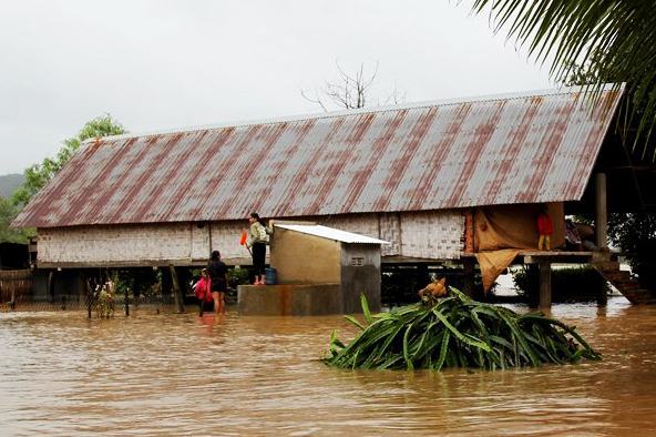 Hàng trăm căn nhà bị ngập do mưa lũ