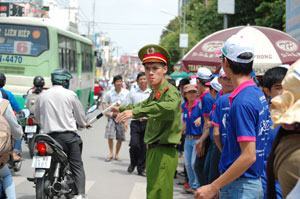 Mùa thi ĐH-CĐ 2013: Chung tay điều tiết giao thông
