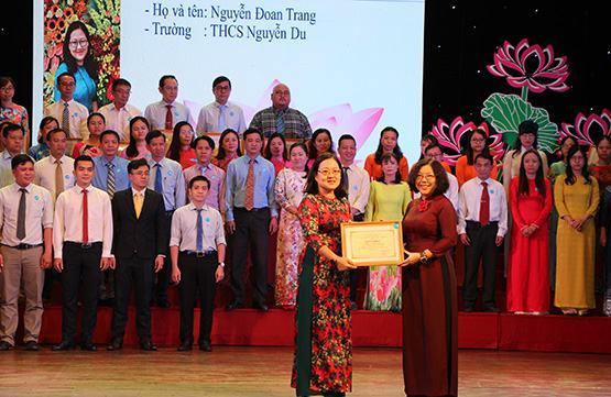 Ngành GD-ĐT quận 1: Dâng lên Bác 355 đóa hoa thơm năm học 2019-2020