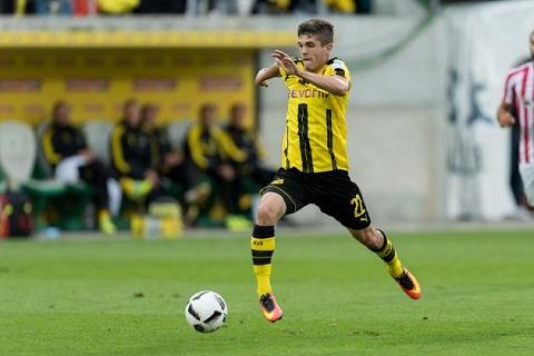 Mục tiêu sáng giá của Liverpool tỏ tình với M.U