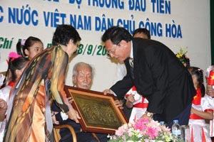 Mừng đại thọ Bộ trưởng Bộ Giáo dục đầu tiên của Việt Nam