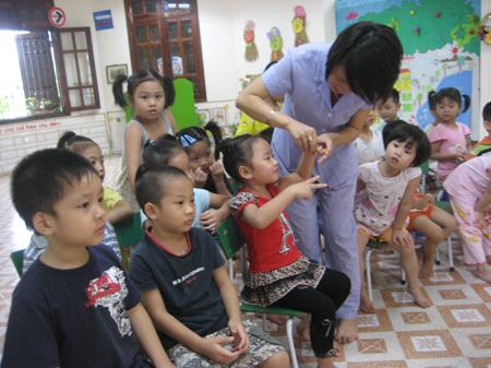 Mượn danh phụ huynh để tăng thu