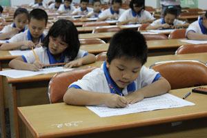 Muốn trẻ đọc sách, cha mẹ phải làm gương