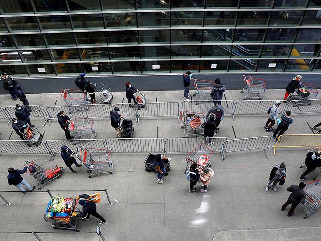 Mỹ bước vào đỉnh dịch Covid-19