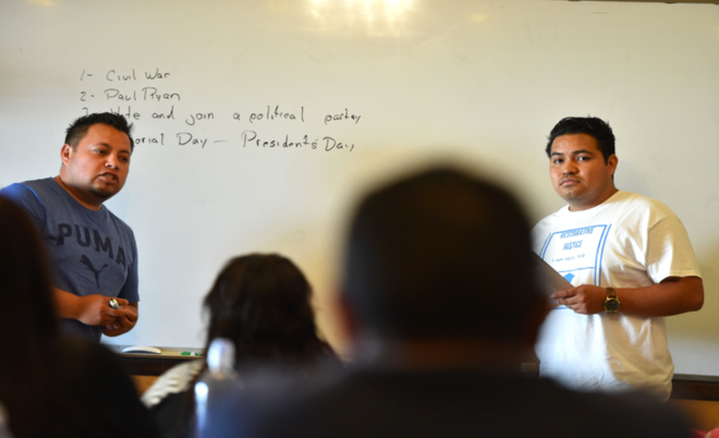 Một lớp luyện thi quốc tịch Mỹ cho người nhập cư ở bang California /// AFP/Getty