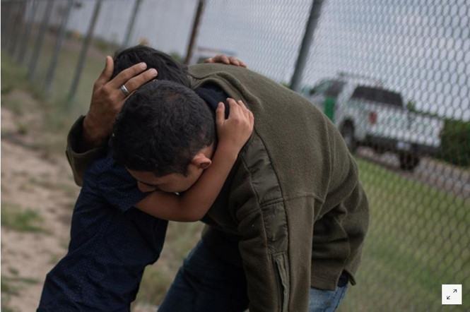 Mỹ tách con cái khỏi cha mẹ nếu nhập cư lậu