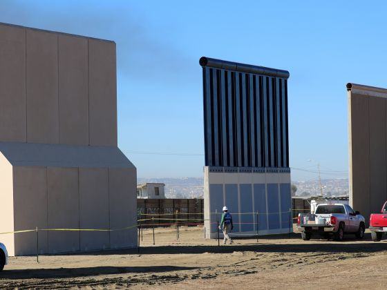 Các mẫu tường biên giới /// Reuters