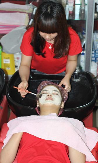 Mỹ phẩm đại hạ giá có an toàn?