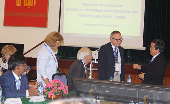 Hợp tác quốc tế giữa trường ĐH và doanh nghiệp
