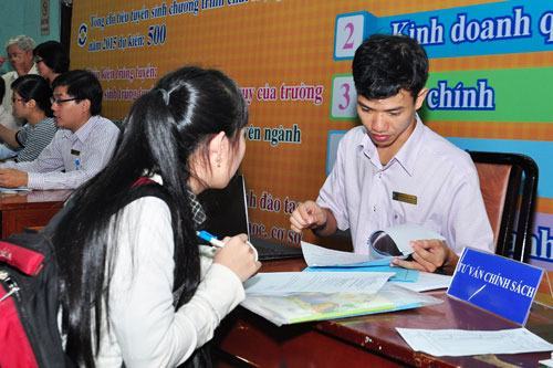 Học phí “nhảy múa” đầu năm