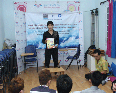 Nam sinh viên tuyên chiến với HIV trong trường học