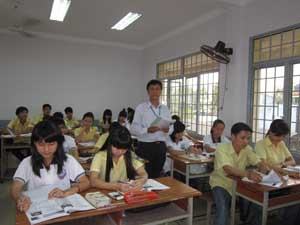 Nâng cao chất lượng dạy và học tiếng Anh: Sử dụng phương pháp “mưa dầm thấm lâu”