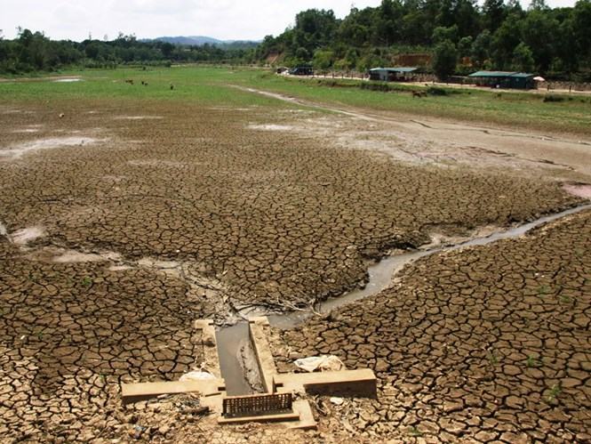 Nắng hạn gay gắt ở miền Trung, mưa nhiều ở miền Nam 