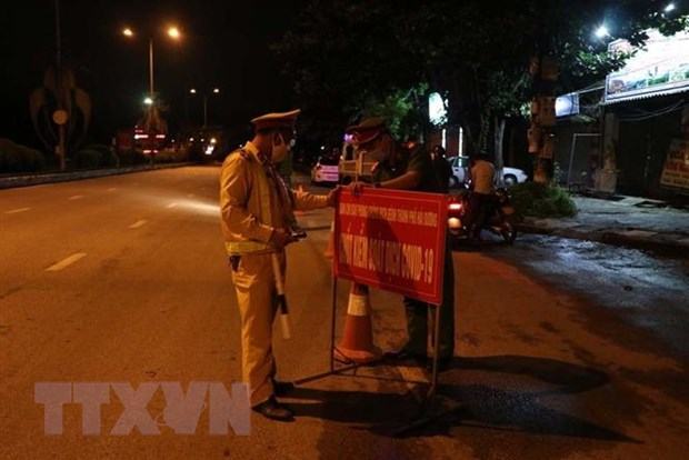 Nang muc do canh bao trong cong dong ve dich COVID-19 hinh anh 1