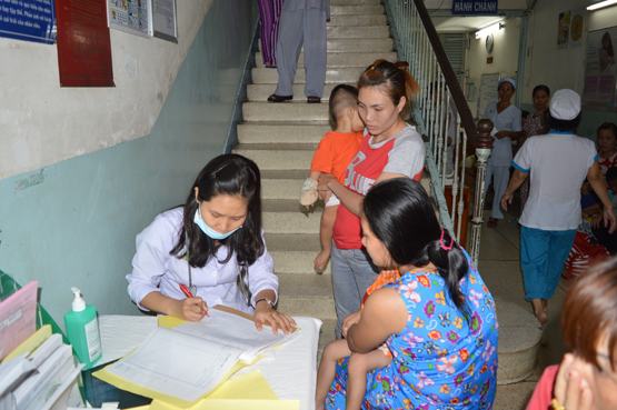 Nắng nóng: Trẻ nhập viện tăng vọt